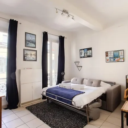 アパート Vagliano Furnished Flat